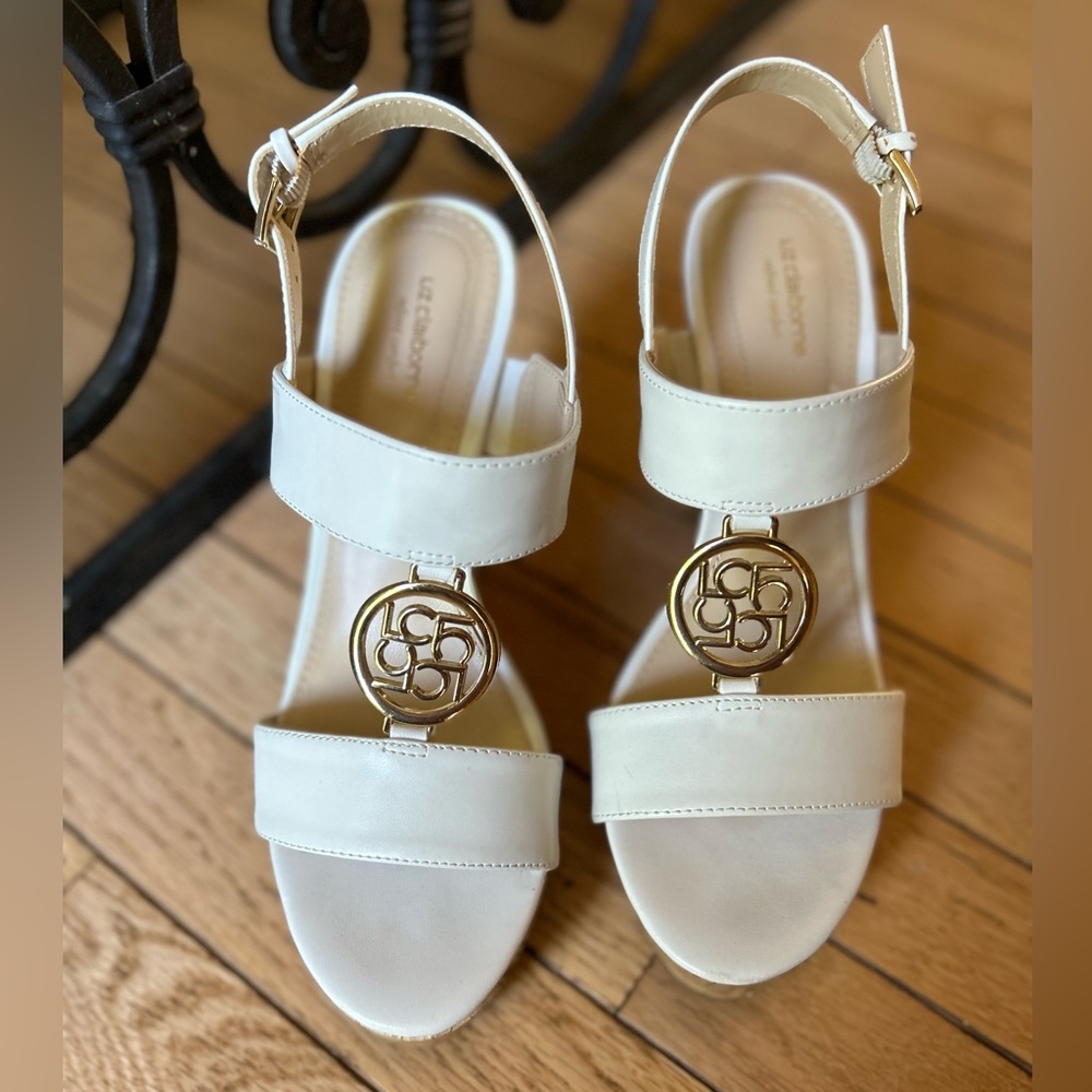 Liz Claiborne Wedges, white with gold and adjustable strap. SZ 9M -EUC
